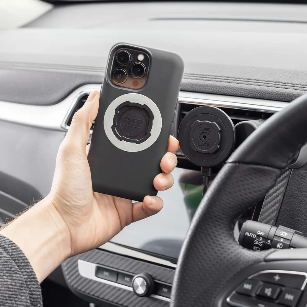 Quad Lock Uchwyt na telefon samochodowy na kratkę nawiewu z głowicą ładowarki bezprzewodowej MAG V2 i etui MAG na iPhone 16 Pro